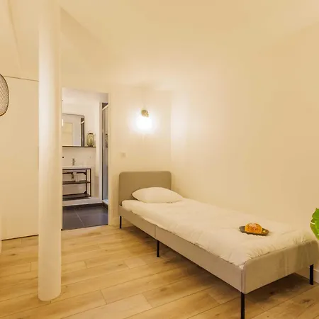 Exceptionnel Duplex A Proximite De Montmartre! باريس